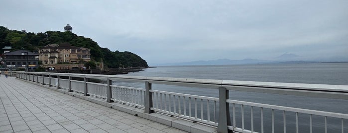 Enoshima Benten Bridge is one of 自転車.