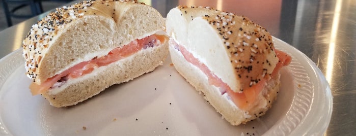 D&R Bagels is one of Danさんのお気に入りスポット.