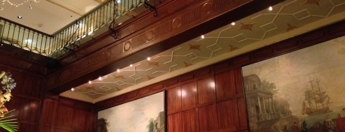 The Heathman Restaurant & Bar is one of Matt 님이 저장한 장소.