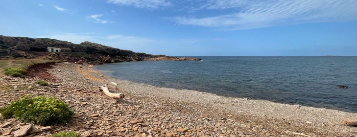 Cala Morts is one of Menorca de cala en cala.