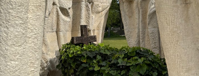 Fiumei úti Nemzeti Sírkert (Kerepesi Temető) is one of Cemeteries & Crypts Around the World.