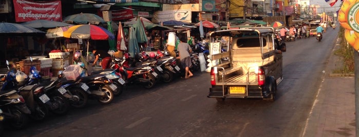 Chao Phrom Market is one of Ayuttaya.