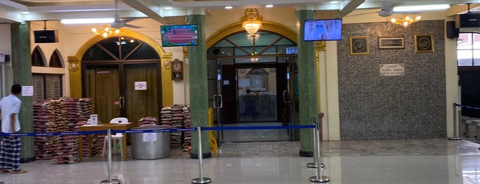 Masjid Darul-Aman is one of Muslim Prayer rooms in Bangkok.