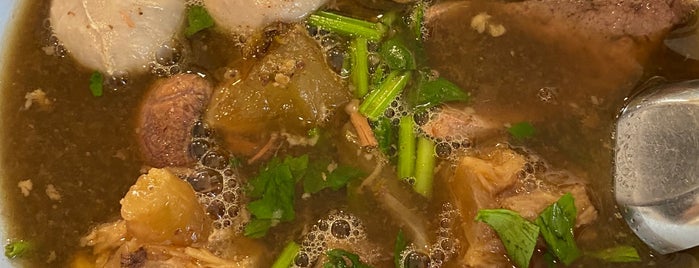 เนื้อตุ๋นนางเลิ้ง is one of Beef Noodles.bkk.