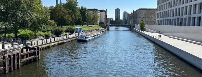 Liebknechtbrücke is one of Bridges of Berlin.