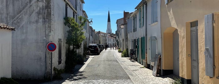 Port d'Ars-en-Ré is one of La Rochelle.