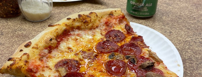 Boston Kitchen Pizza is one of NOM NOM NOM.