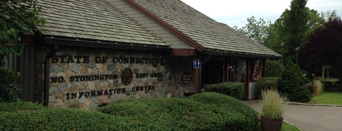 North Stonington Welcome Center is one of Lugares favoritos de Todd.