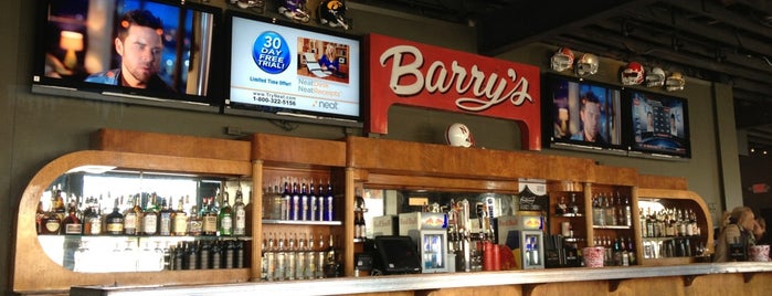 Barry's Bar & Grill is one of Tempat yang Disukai Randy.