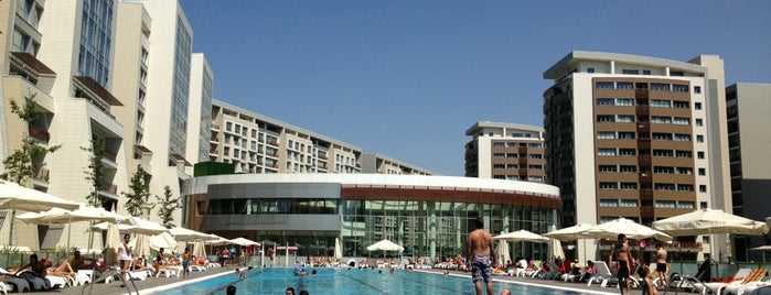 Misya Club yüzme havuzu is one of สถานที่ที่ Orhan ถูกใจ.