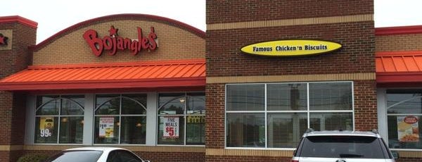 Bojangles' Famous Chicken 'n Biscuits is one of Brandonさんのお気に入りスポット.