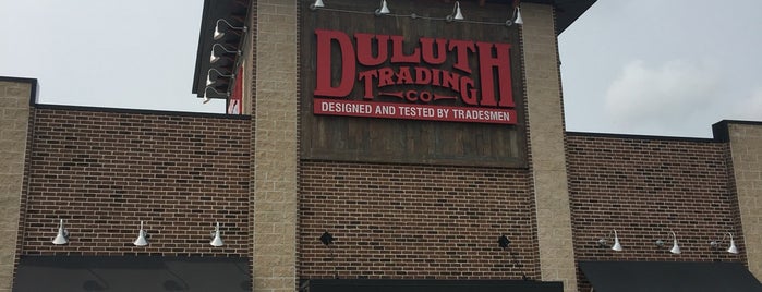 Duluth Trading Company is one of สถานที่ที่ Larry ถูกใจ.