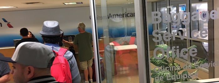 American Airlines Baggage Service is one of Fabio'nun Beğendiği Mekanlar.
