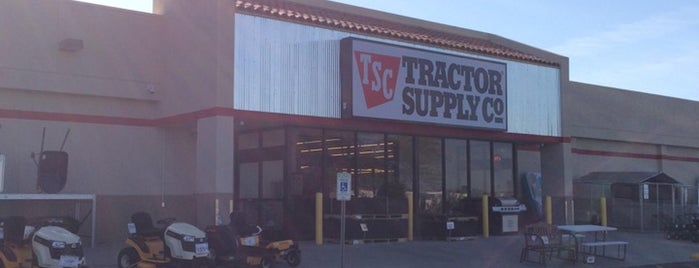 Tractor Supply Co. is one of Lieux qui ont plu à Jennifer.