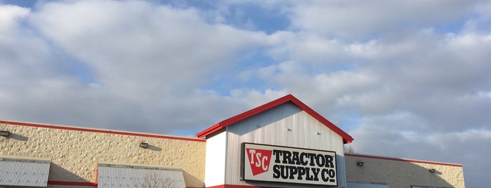 Tractor Supply Co. is one of Lilu's Favorite Places.