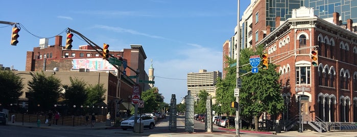 Massachusetts Avenue is one of Lugares favoritos de Jared.