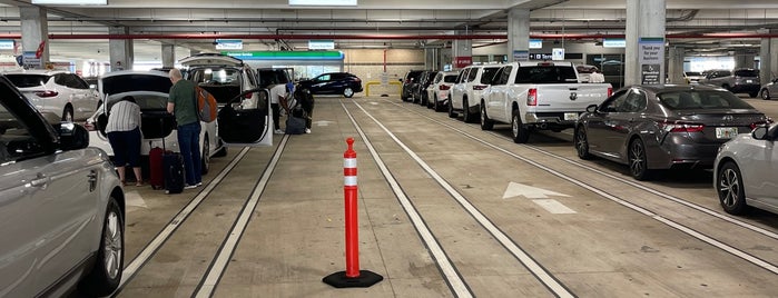 National Car Rental is one of Lugares favoritos de Frank.