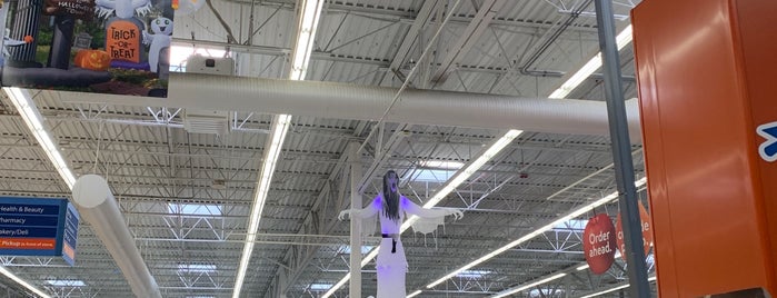 Walmart Supercenter is one of Greensburg.