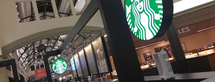 Starbucks is one of สถานที่ที่ Estepha ถูกใจ.
