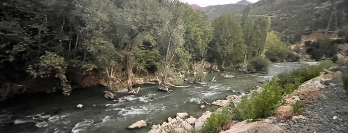 Nehri Şelalesi is one of Hakkari Yüksekova.