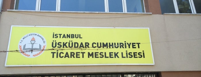 Üsküdar Cumhuriyet Ticaret ve Meslek Lisesi is one of สถานที่ที่ sürücü kursu ถูกใจ.