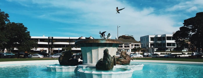 Mission Bay Fountain is one of Tempat yang Disukai Peter.
