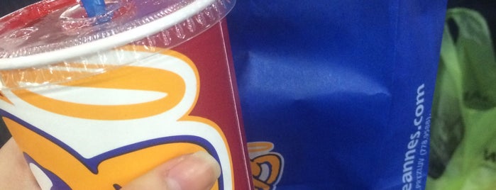 Auntie Anne's is one of Rozanneさんのお気に入りスポット.