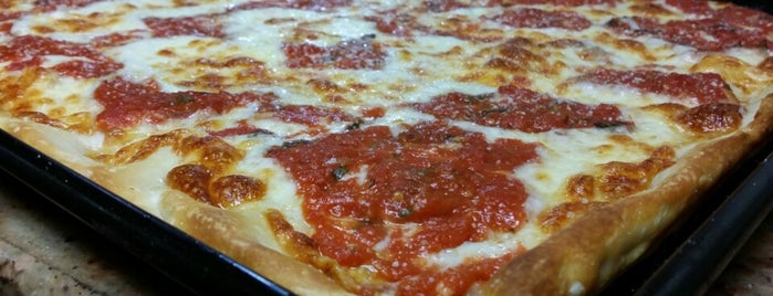 Lefty's Brick Oven Pizzeria & Restaurant is one of Lugares favoritos de Nelly.