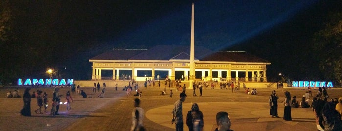 Lapangan Merdeka Bone is one of Watampone.