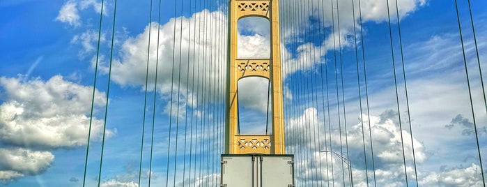 Pont Mackinac is one of Places I frequently visit.