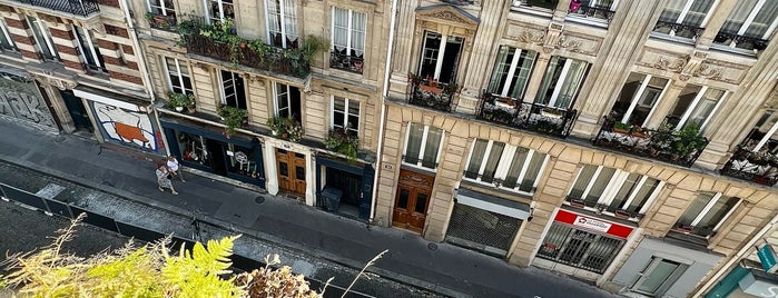 Rue Duperré is one of parysz.