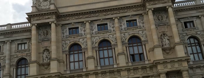 Площадь Марии Терезии is one of Vienna.