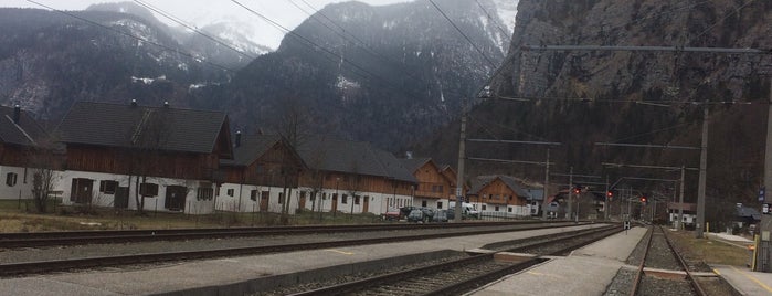 Bahnhof Obertraun-Dachsteinhöhlen is one of Orte, die Gokhan gefallen.