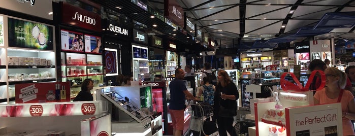 Barcelona Duty Free is one of Locais curtidos por Philippe.