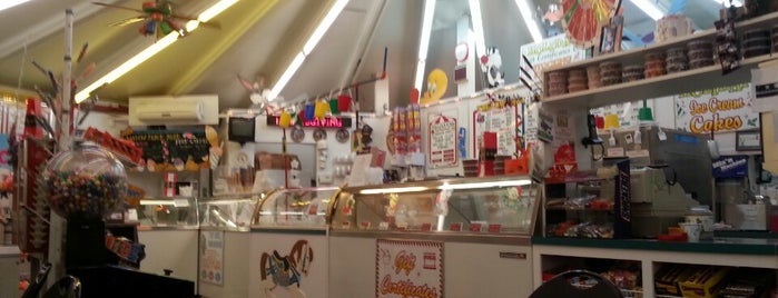 Yellow Brick Road Ice Cream Carousel is one of Locais curtidos por Stuart.