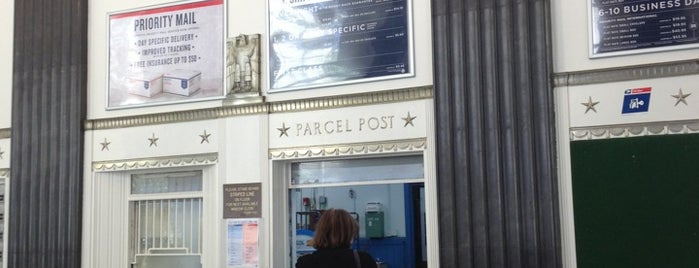 United States Postal Service is one of สถานที่ที่ PooBear ถูกใจ.