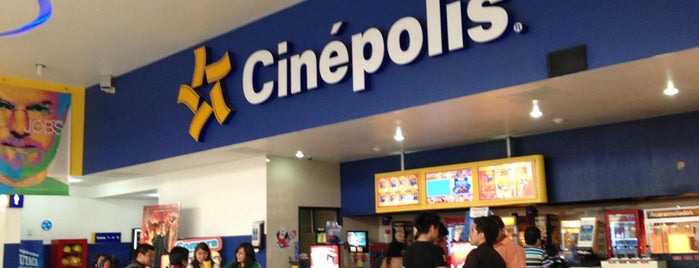 Cinépolis is one of (anónimo)® ⚡️さんのお気に入りスポット.