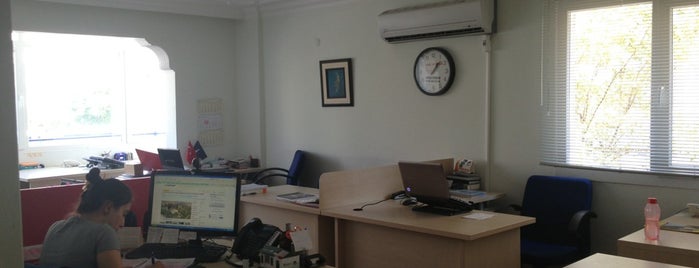 Turyap Bayraklı Manavkuyu Ofisi is one of Serkan : понравившиеся места.