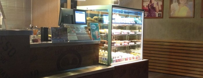 The Coffee Bean & Tea Leaf is one of beachmeister'in Beğendiği Mekanlar.