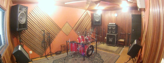 Studio Latitude is one of Tempat yang Disukai Lance.