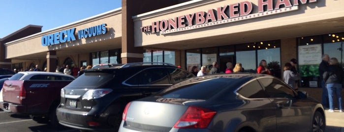The Honey Baked Ham Company is one of Tempat yang Disukai Brandon.