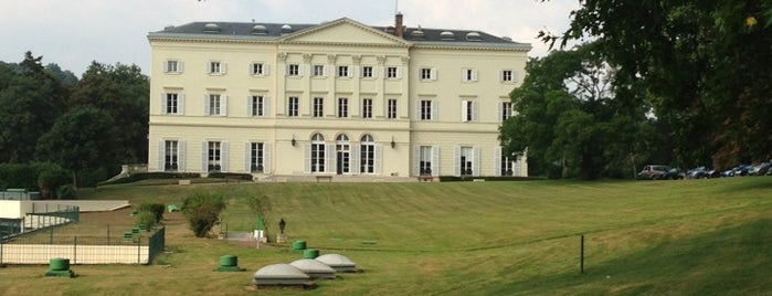 HEC Paris is one of Ryadh’s Liked Places.