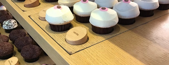 Sprinkles Cupcakes is one of الكويت.