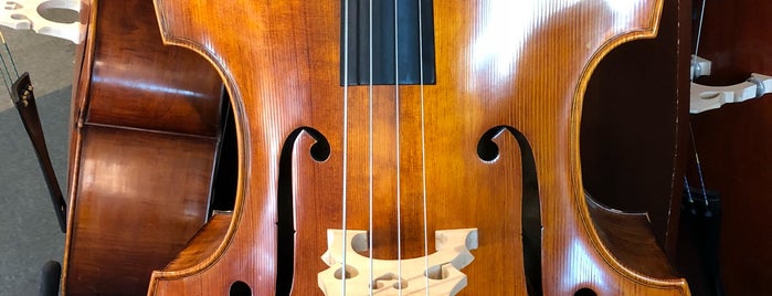Long & McQuade Musical Instruments is one of Posti che sono piaciuti a Katia.