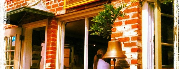 Brick & Bell Cafe - La Jolla is one of Jessicaさんの保存済みスポット.