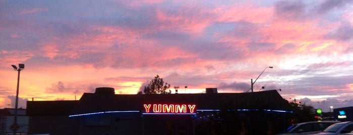 Yummy Seafood Restaurant is one of Linda'nın Beğendiği Mekanlar.