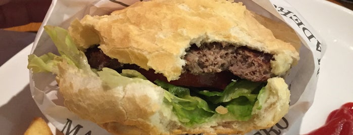 Madero Burguer & Grill is one of Locais curtidos por Kleber.