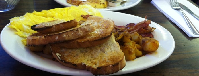 Mary Ellen's Portuguese Bakery is one of Phil’s Liked Places.