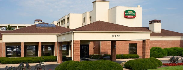 Courtyard by Marriott Indianapolis Carmel is one of Lieux qui ont plu à Stephanie.