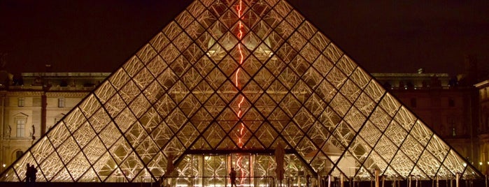 Museum Louvre is one of Tempat yang Disukai Jason.